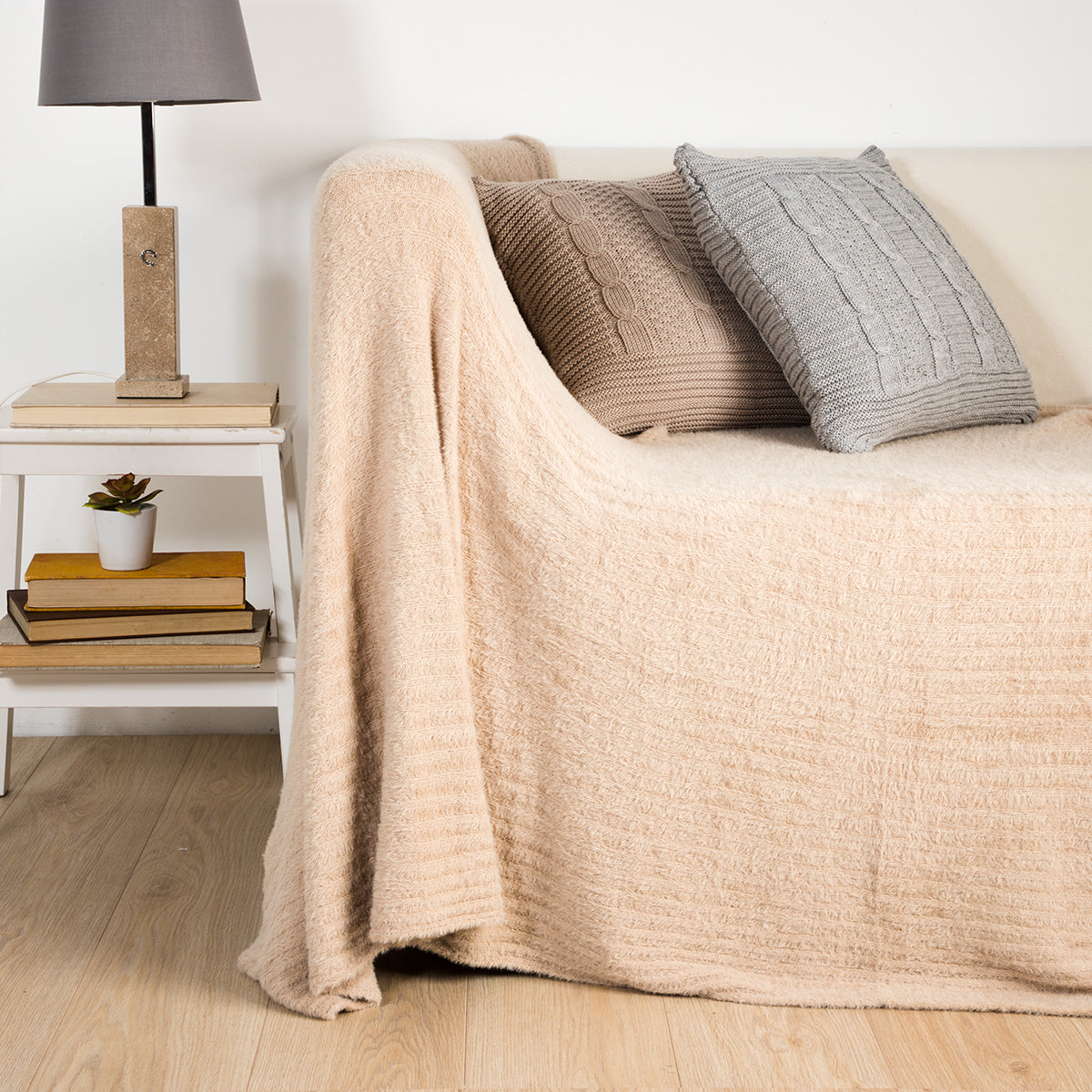 Gestrickte Decke mit weicher Textur, Beige, 130 x 170 cm. – Anemos