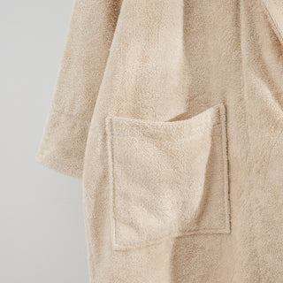 Levantes Kimono-Bademantel mit weißem Kragen