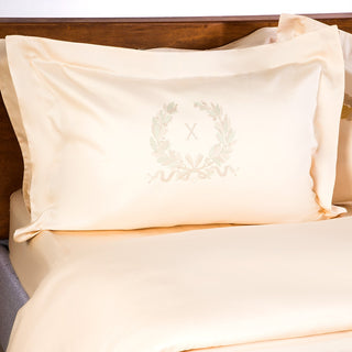Paar Amina-Kissenbezüge mit Monogramm, ecru, 50 x 75 cm.