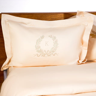 Paar Amina-Kissenbezüge mit Monogramm, ecru, 50 x 75 cm.