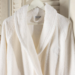 Levantes Kimono-Bademantel mit weißem Kragen
